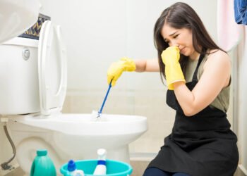 Essa MISTURA CASEIRA e MILAGROSA elimina o cheiro de urina do banheiro