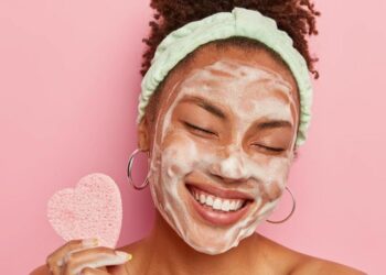 Faça limpeza de pele em casa com essas 4 dicas!
