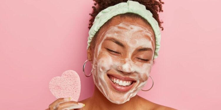 Faça limpeza de pele em casa com essas 4 dicas!