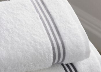 Como tirar manchas de caruncho de toalhas de banho?