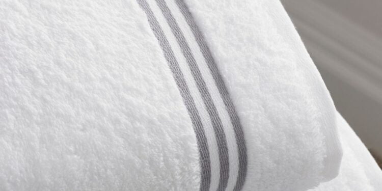 Como tirar manchas de caruncho de toalhas de banho?