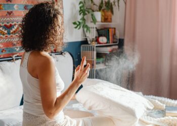 Dicas para remover MAU CHEIRO de ambientes fechados