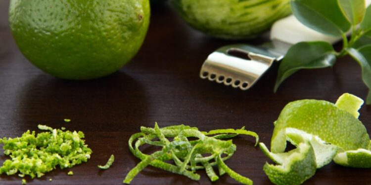 Passo a passo: Transforme cascas de limão em um limpador multiuso