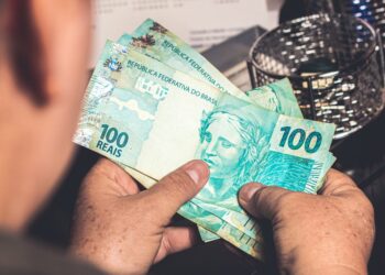 Quem recebe METADE do Bolsa Família? Entenda a REGRA DE PROTEÇÃO