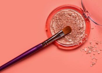 Truque para CONSERTAR maquiagem QUEBRADA; confira!