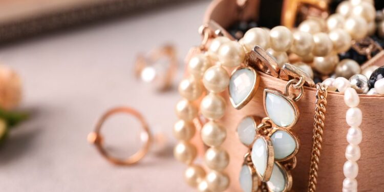 Truques simples para as BIJUTERIAS durarem mais tempo