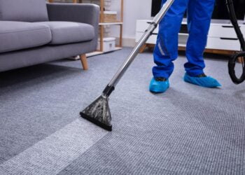 Um Simples Ingrediente de Cozinha Pode Limpar Todo o Carpete!