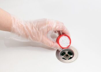 desentupir o ralo com bicarbonato