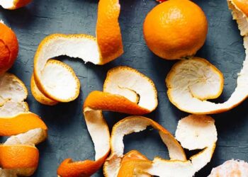 Cascas de frutas na limpeza de casa: você vai se surpreender!