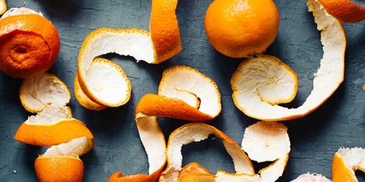 Cascas de frutas na limpeza de casa: você vai se surpreender!