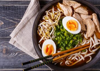 lámen ou ramen com ovo