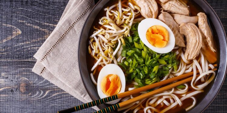 lámen ou ramen com ovo