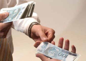 Corre que é cilada! Confira os RISCOS de emprestar dinheiro para parente