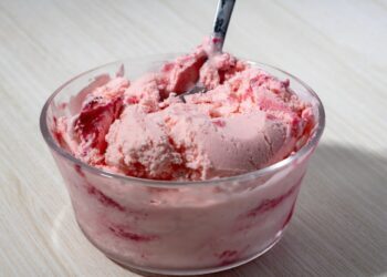 sorvete cremoso de morango