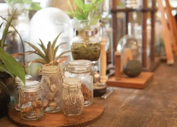 Veja o que fazer com os vidros que desocupamos em casa