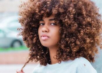 Cabelos: Tenha cachos perfeitos com estes TRUQUES e DICAS