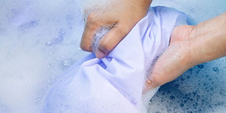 Conheça a melhor forma de lavar peças DELICADAS!