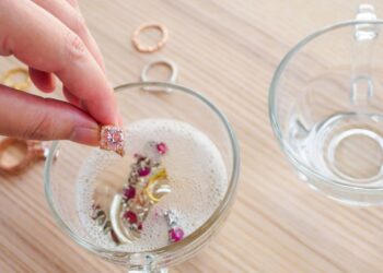 Deixe as suas joias como novas usando bicarbonato de sódio e fermento!