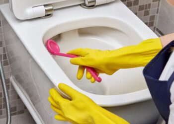 Faça isso com o sabão em pó no banheiro e deixe-o brilhando!