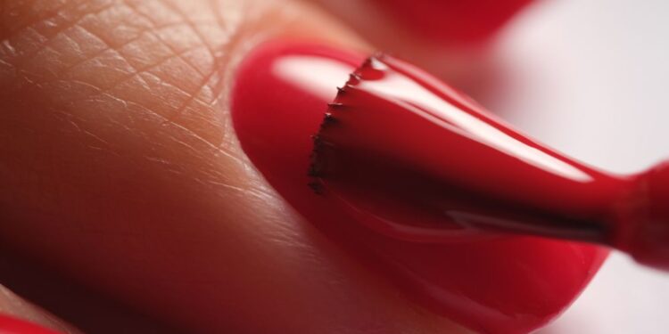 Truques para fazer o esmalte durar mais na unha!