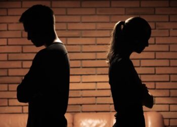 Fique atento(a)! Esses são os SINAIS de que você pode estar em um relacionamento TÓXICO