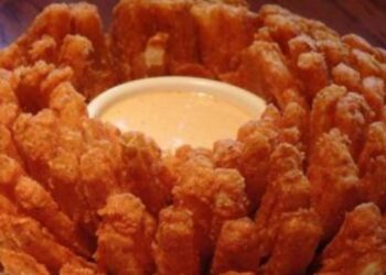 cebola empanada e o molho especial do Outback