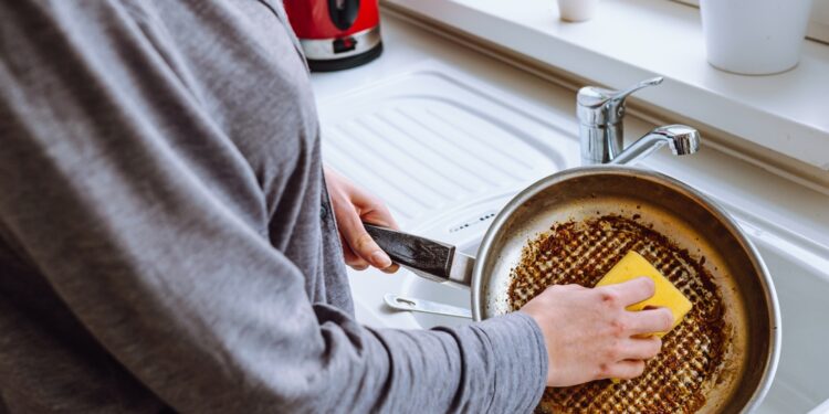 dicas de como limpar panela queimada