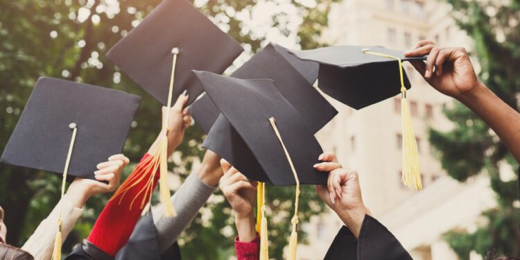 Lista de faculdades que não valem mais a pena fazer em 2024