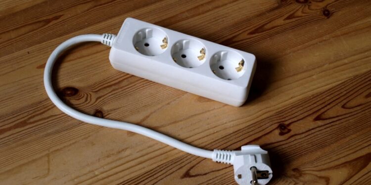 Cuidado! Evite conectar estes 7 aparelhos a uma extensão com filtro de linha