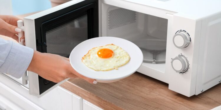 fritar ovo no micro-ondas