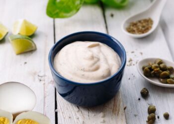 maionese caseira com ovo cozido