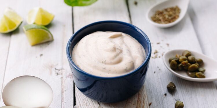 maionese caseira com ovo cozido