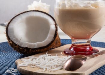mousse de coco com leite Ninho