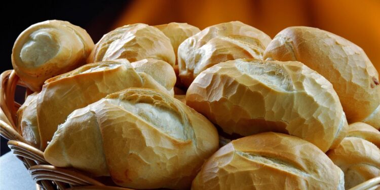 Aprenda a transformar o pão duro e "dormido" em fresquinho da padaria