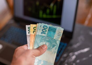 Oportunidades que podem garantir RENDA EXTRA para quem não pode largar o emprego e está apertado