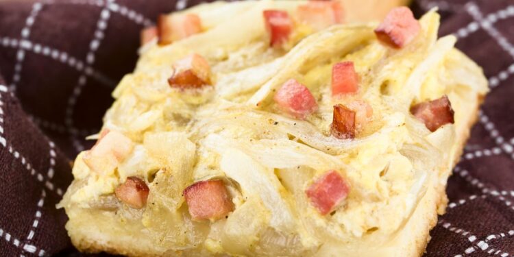 torta salgada de frango cremoso com massa de tapioca