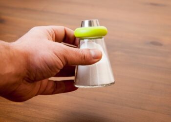 usar o sal de cozinha na limpeza