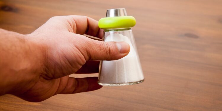 usar o sal de cozinha na limpeza