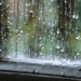 Saiba por que você tem que abrir as janelas da casa quando chove