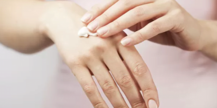 3 máscaras caseiras para MANTER as mãos hidratadas de forma fácil e econômica