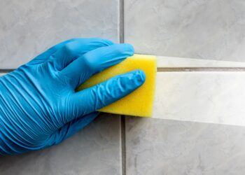 Aplique essa MISTURA poderosa e livre-se de toda sujeira grudada nos seus azulejos