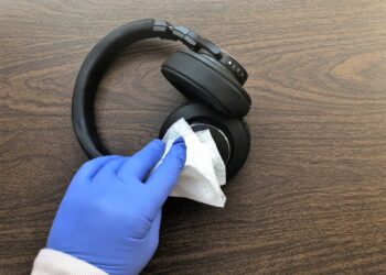 Aprenda a limpar fone de ouvido da forma correta