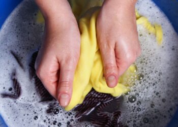 Como lavar a roupa sem encolher?