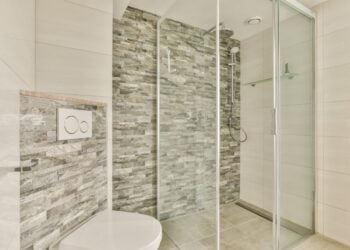 Como repelir a água do vidro do box? Venha aprender!