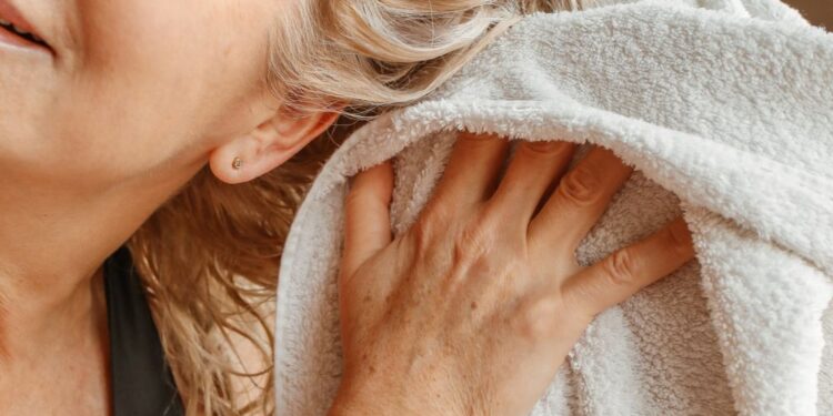 Como secar o cabelo mais rápido? Veja truques!