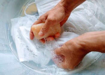 Como tirar cheiro de suor das roupas? Veja truques!