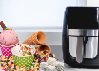 Sorvete na Air Fryer com bolo e marshmallow