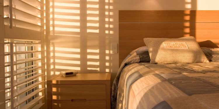 Técnica perfeita para limpar persianas horizontais! Venha ver!