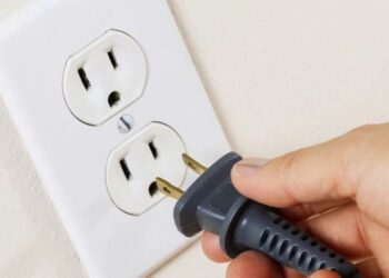 Os Vilões Energéticos: 4 Aparelhos que Consomem Energia Mesmo Desligados