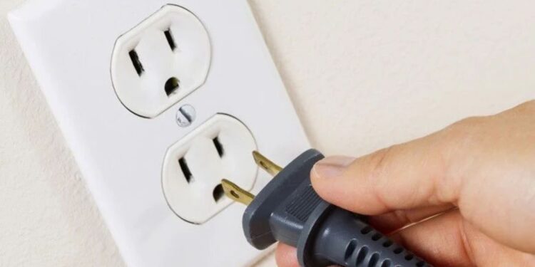 Os Vilões Energéticos: 4 Aparelhos que Consomem Energia Mesmo Desligados